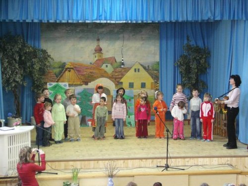 Hraje celá dědina aneb S veselou myslí na nesmysly. - 18.3.2006